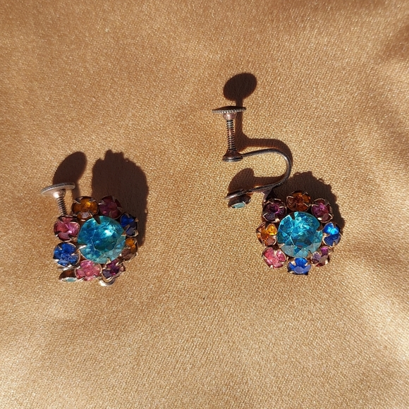 Rhinestone earrings- antique - flower clipons. - Picture 3 of 3